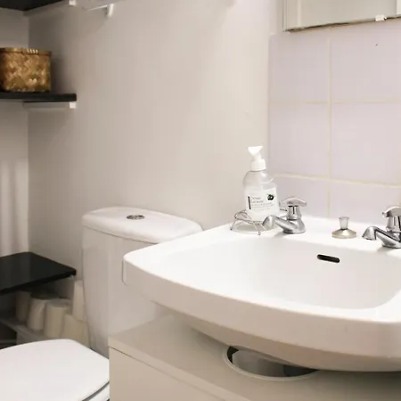 דירה Charming Not Far From Pere Lachaise פריז